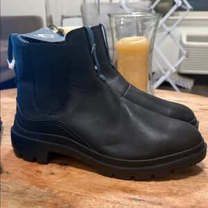OLUKAI Black Leather